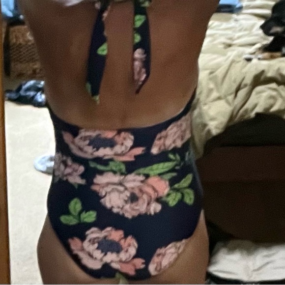 B2PRITY Size Medium One Piece Swimsuit NWOT - Picture 4 of 8